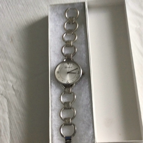 Women’s Watch by Brighton York nice size face and good looking color sliver - Picture 2 of 8